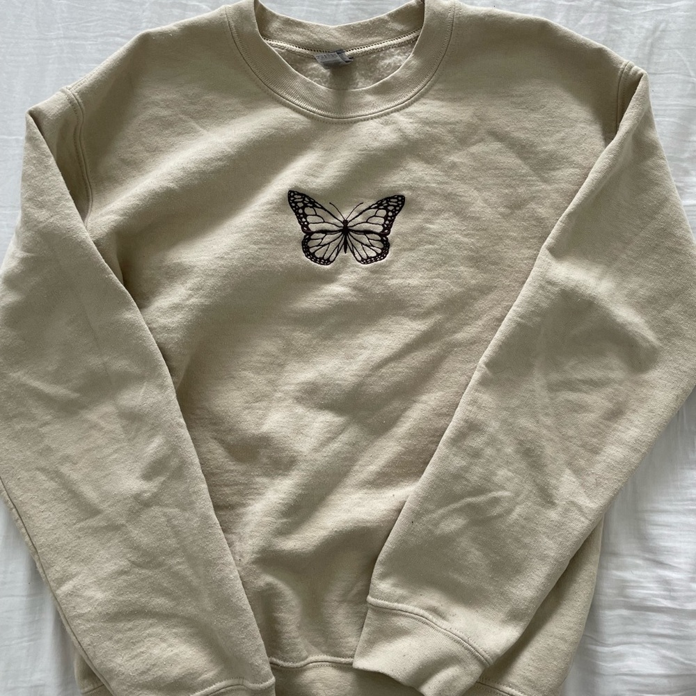embroidered butterfly crew neck